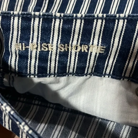 AE Shorts - Picture 4 of 5